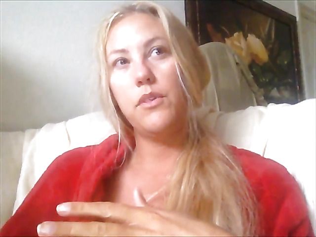 Amateur blonde MILF talks to the camera