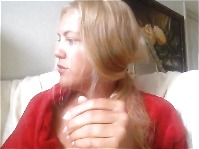 Amateur blonde MILF talks to the camera