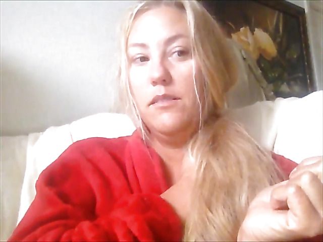 Amateur blonde MILF talks to the camera