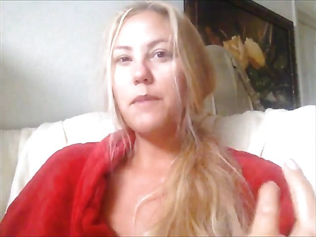 Amateur blonde MILF talks to the camera
