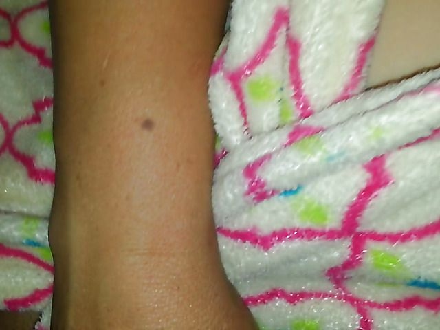 Wifes pretty pussy fingered in close-up