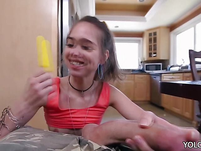 Tiny Riley Reid tries big cock