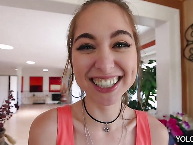 Tiny Riley Reid tries big cock