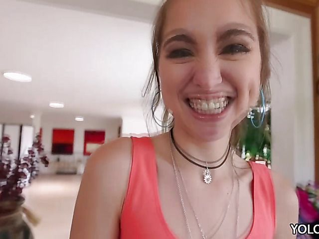 Tiny Riley Reid tries big cock