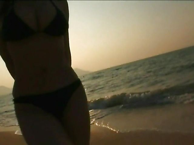 Well stacked asian teen Irie Saaya posing in bikini