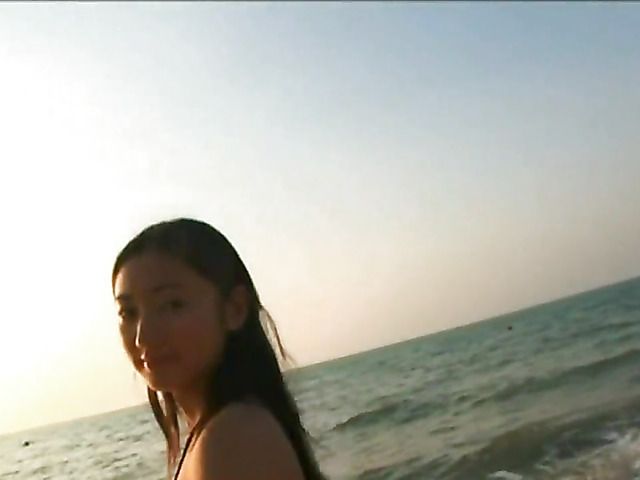 Well stacked asian teen Irie Saaya posing in bikini