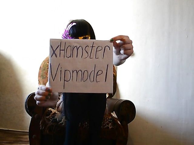 Brunette amateur masturbates at home wearing a mask