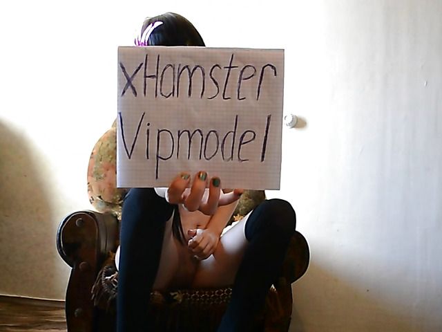 Brunette amateur masturbates at home wearing a mask