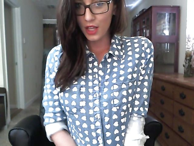 Beauty with glasses masturbating her hot pussy on cam
