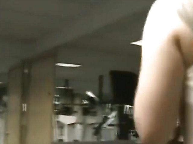 Big butt amateur posing and dildoing her pierced pussy