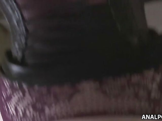 Sarah Shevon introduces her anal skills