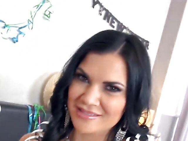 Busty MILF with pierced pussy gives blowjob after party