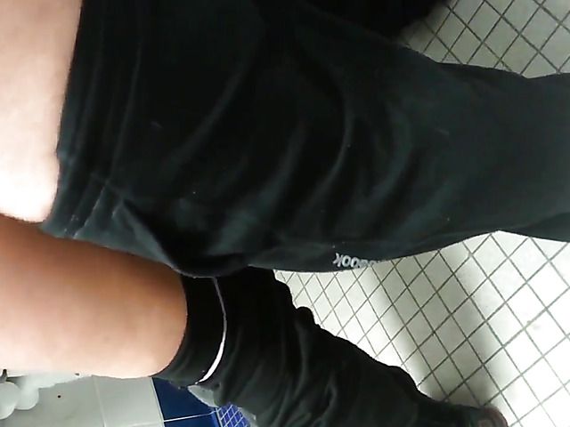 Amateur head and fuck in the bathroom