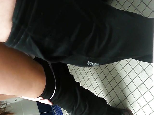 Amateur head and fuck in the bathroom