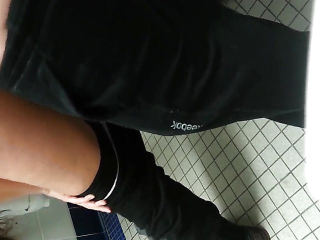 Amateur head and fuck in the bathroom