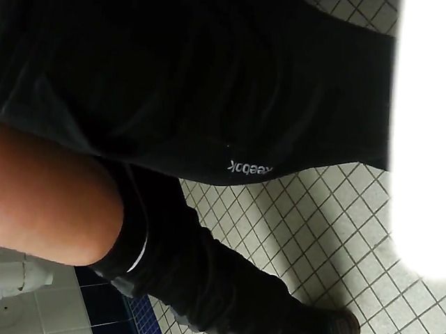 Amateur head and fuck in the bathroom