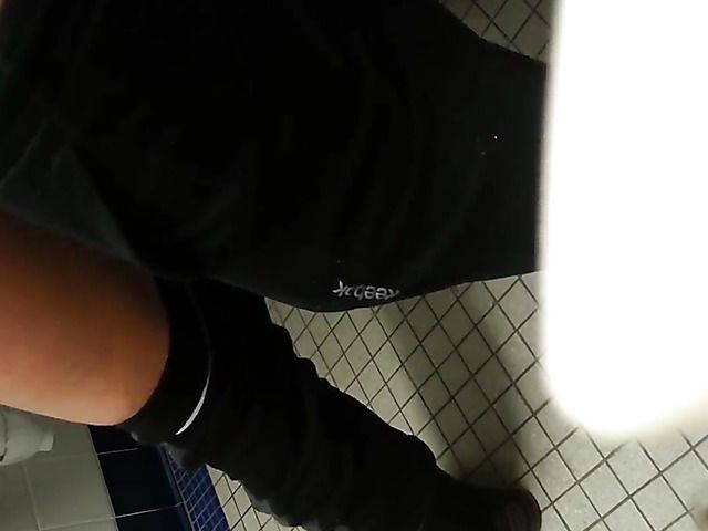 Amateur head and fuck in the bathroom