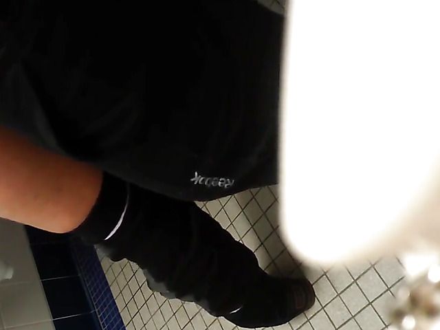 Amateur head and fuck in the bathroom
