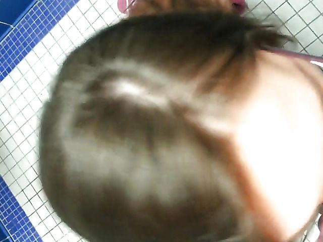 Amateur head and fuck in the bathroom