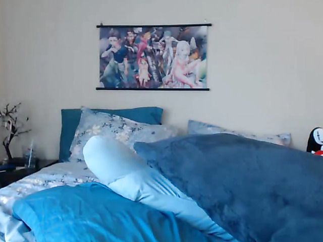 Busty webcam diva toys her holes for fun