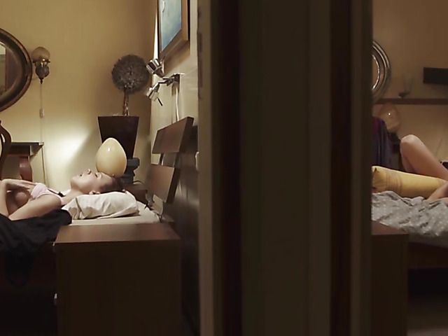 Sex hungry Antonia fingering her beautiful pussy