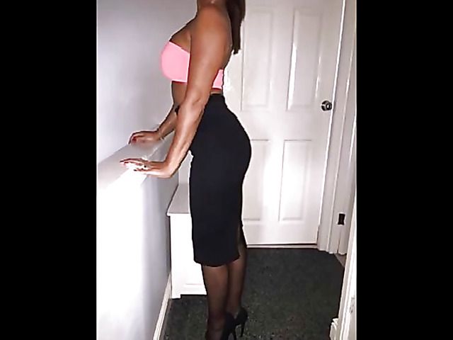 Sexy amateurs sucking cocks and posing