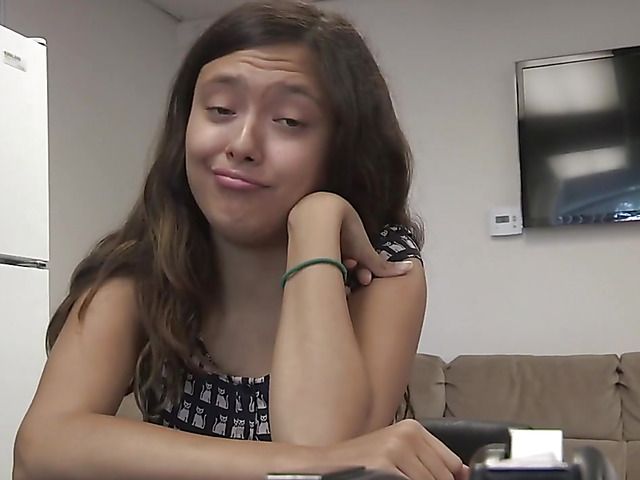 Round ass cutie gets fucked in her first porn