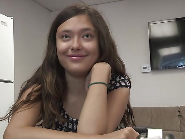 Round ass cutie gets fucked in her first porn