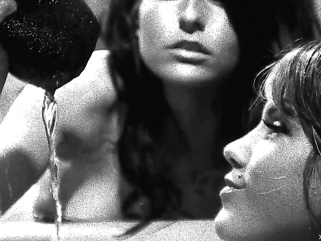 Hot lesbian bath with lots of pleasure