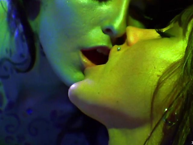 Hot lesbian bath with lots of pleasure