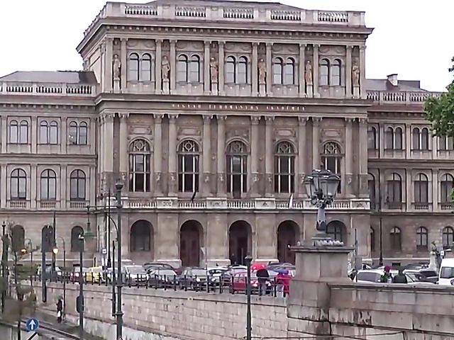 Photographer fucks a lovely girl on the couch