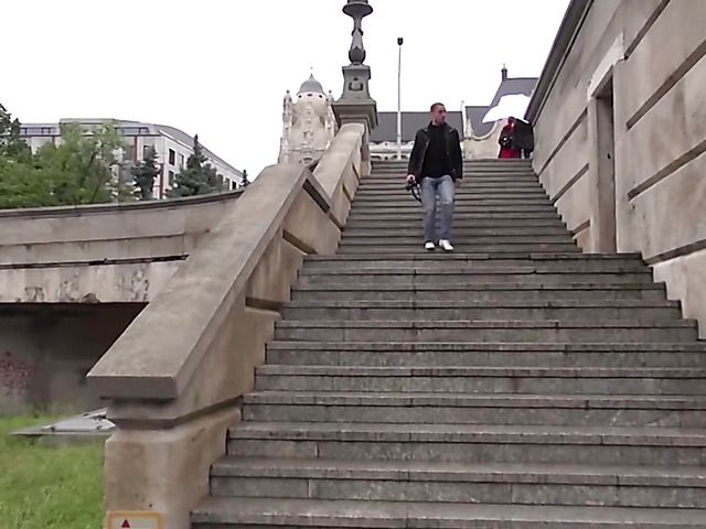 Photographer fucks a lovely girl on the couch