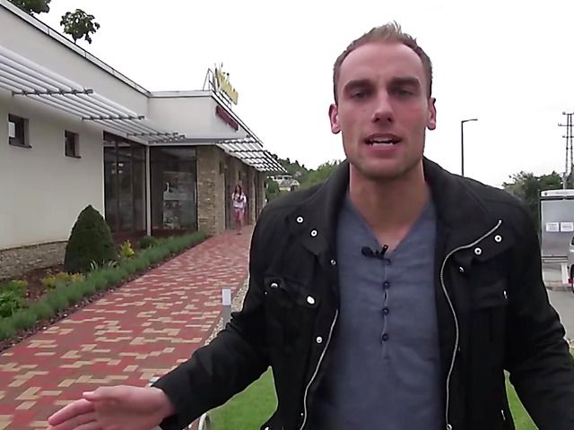 Photographer fucks a lovely girl on the couch