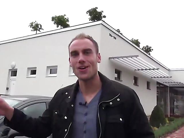 Photographer fucks a lovely girl on the couch