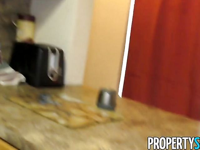 Horny customer makes Veronica Rodriguez squirt