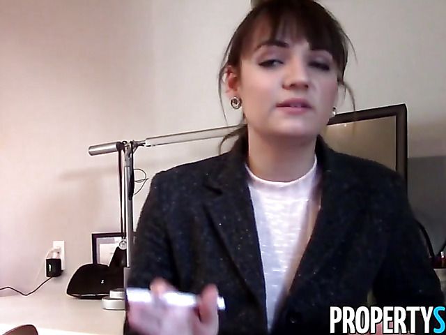 Sexy real estate manager gets a fuck