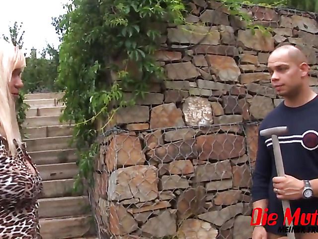 Huge titty MILF loves outdoor anal