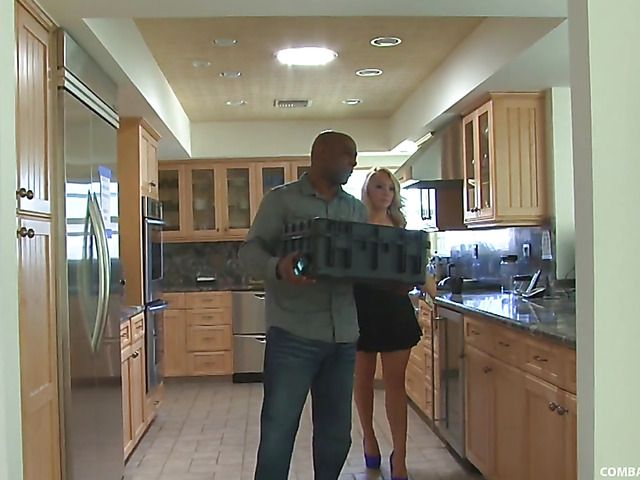 Big booty blonde Kaylee Evans loves it black