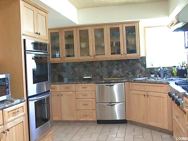 Big booty blonde Kaylee Evans loves it black