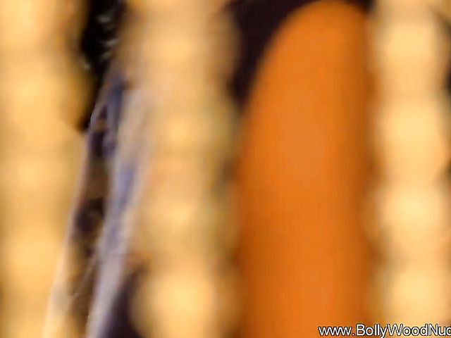 Indian beauty with perfect tits gets nude