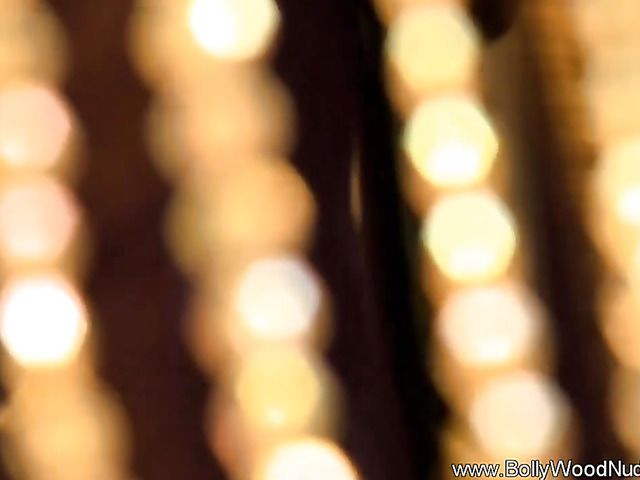 Indian beauty with perfect tits gets nude