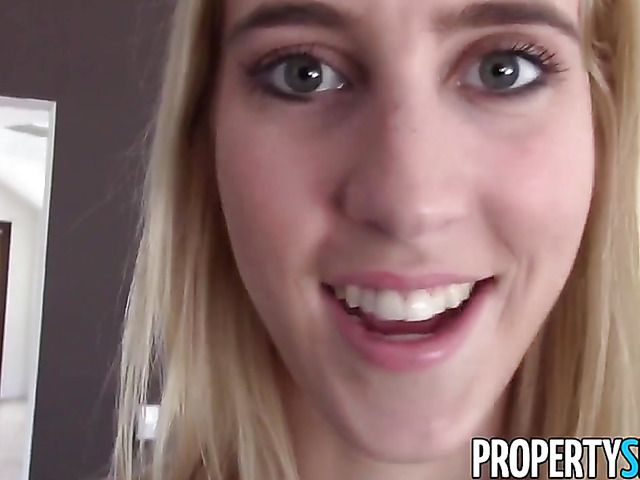 Fake real estate agent fucks a pretty blonde