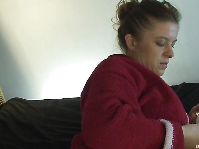 Amateur wife gets her fat ass fingered and fucked