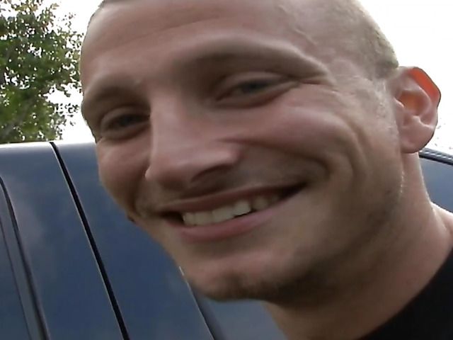 Slutty babe gets her pretty pussy banged and cummed on