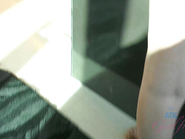 Bad girl Iggy Amore smoking and posing naked in a hotel room