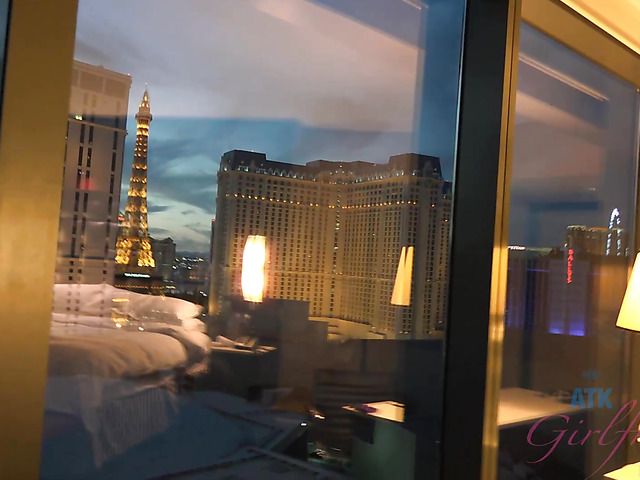 Bad girl Iggy Amore smoking and posing naked in a hotel room