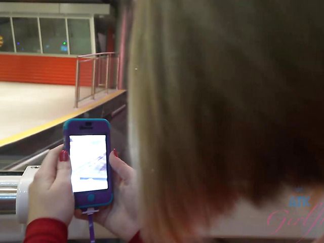 Bad girl Iggy Amore smoking and posing naked in a hotel room