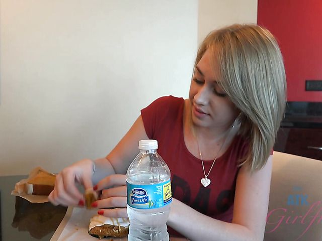 Bad girl Iggy Amore smoking and posing naked in a hotel room