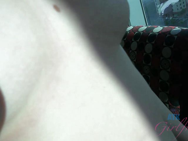 Bad girl Iggy Amore smoking and posing naked in a hotel room