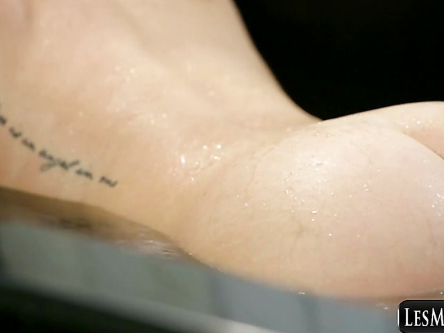 Tiny lesbian girl Piper Perri gets licked by Carter Cruise